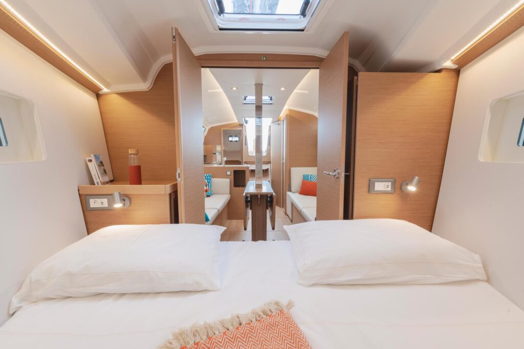 Sun Odyssey 350