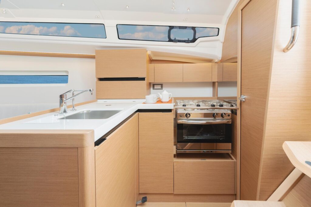 Sun Odyssey 350