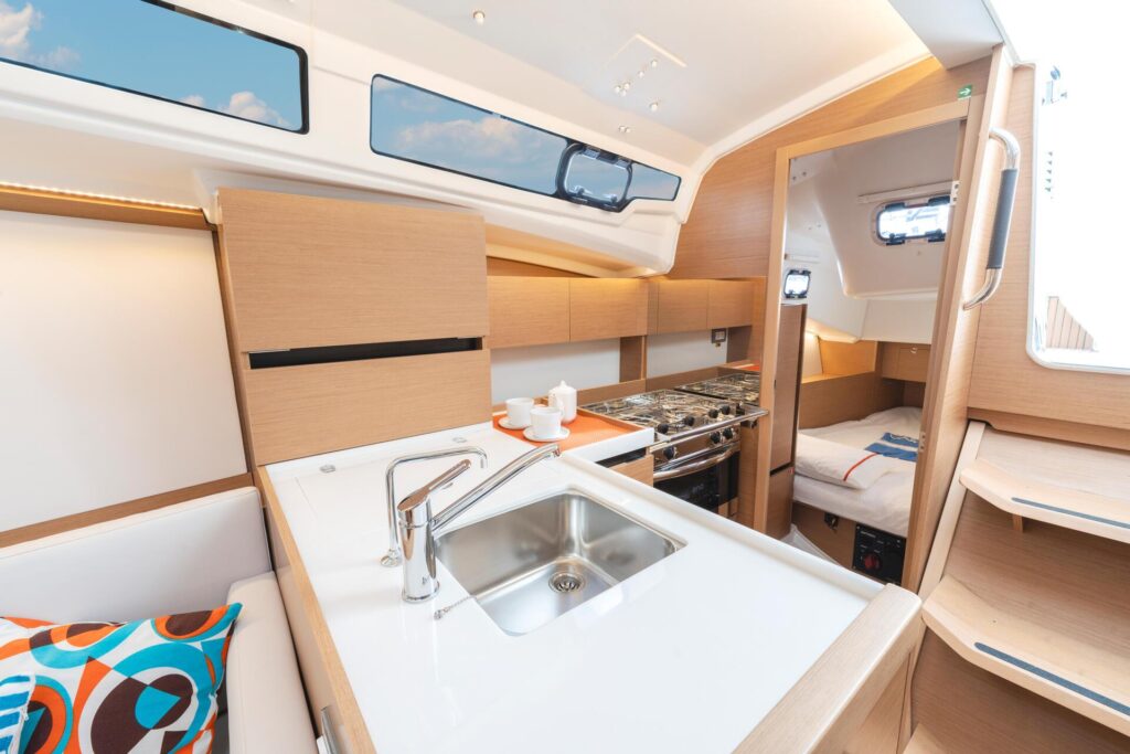 Sun Odyssey 350