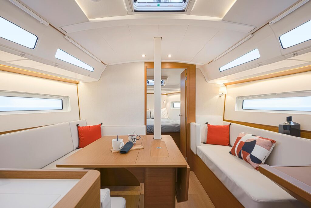 Sun Odyssey 380