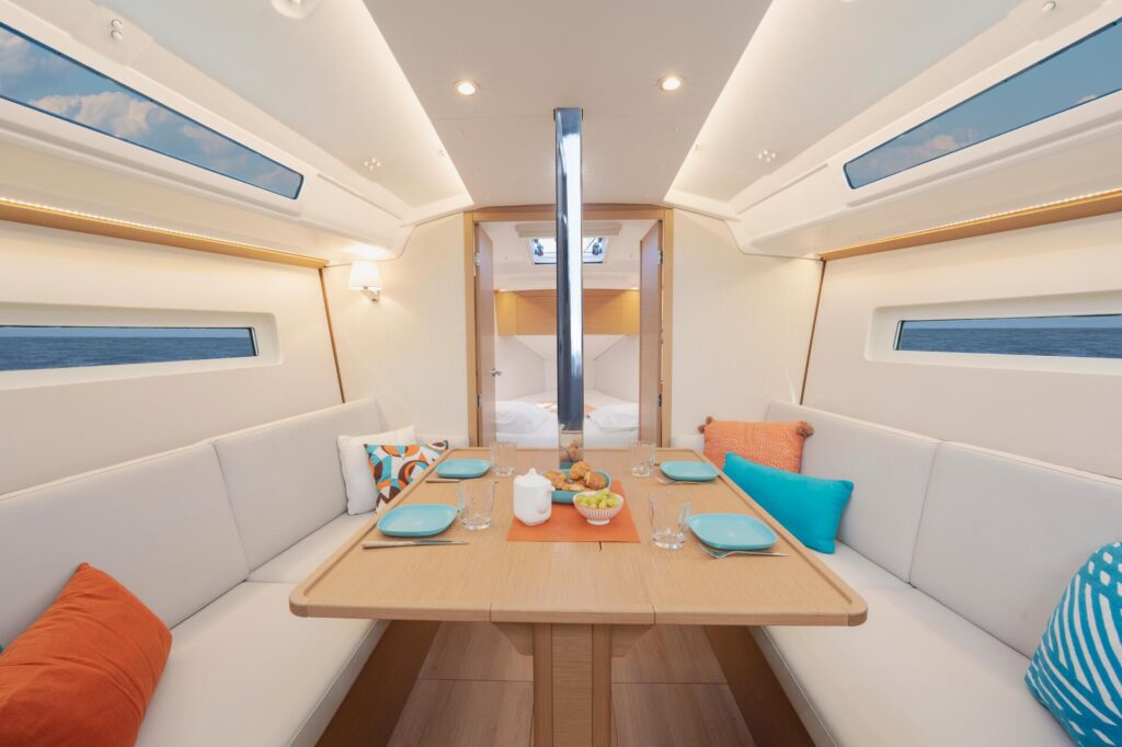 Sun Odyssey 350