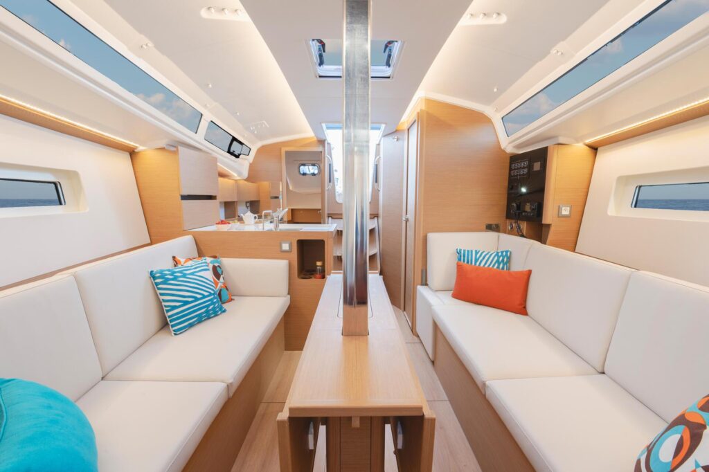 Sun Odyssey 350