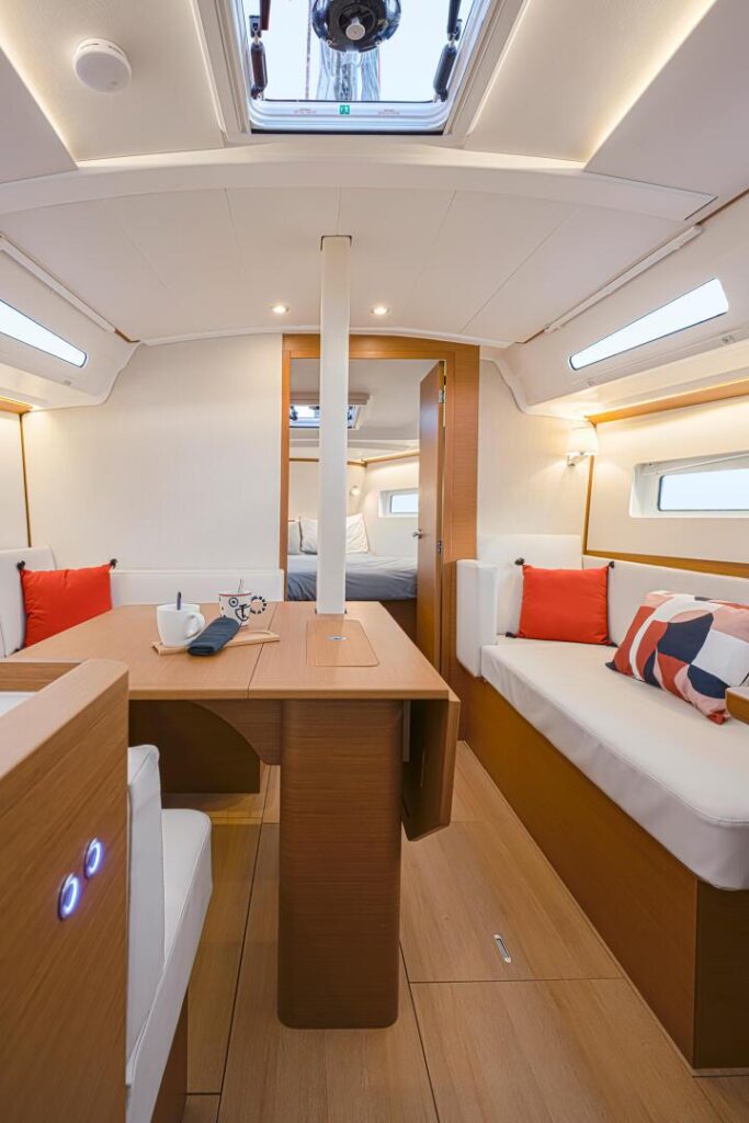 Sun Odyssey 380