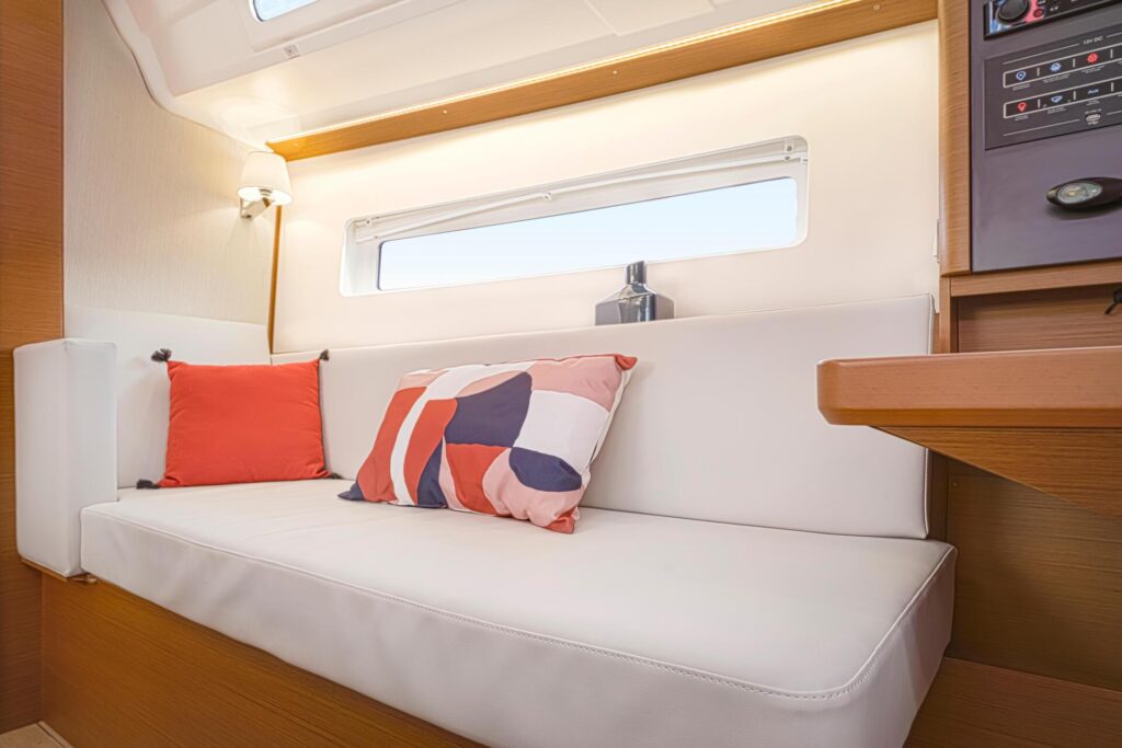 Sun Odyssey 380