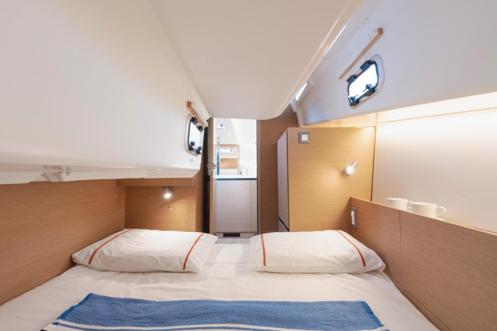Sun Odyssey 350