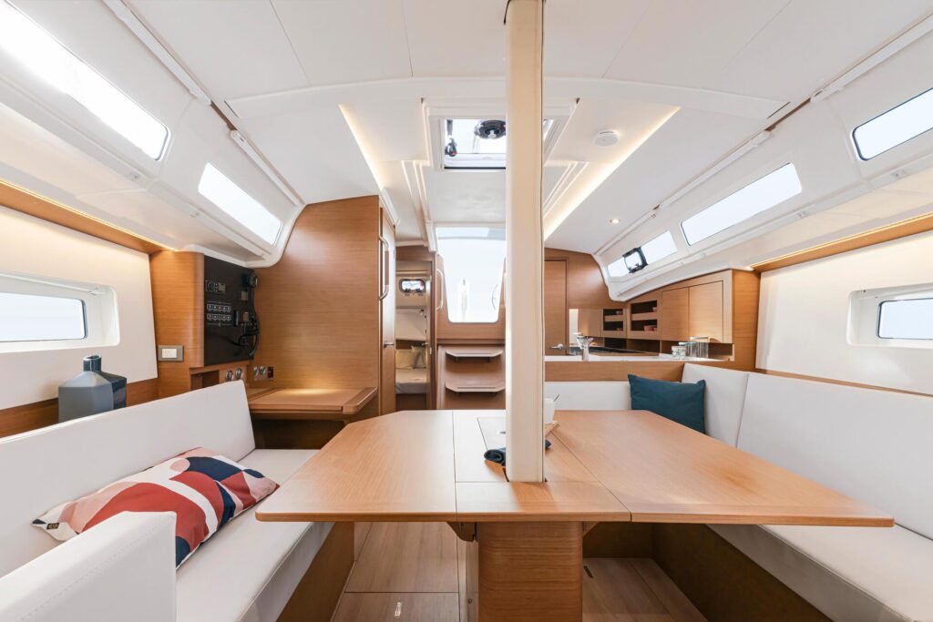 Sun Odyssey 380